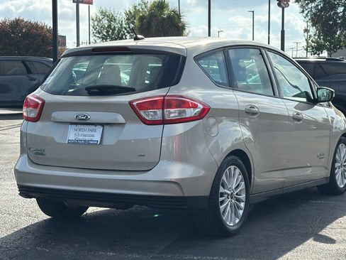 Used 2017 Ford C-MAX Energi SE w/ Equipment Group 402A FWD image 3