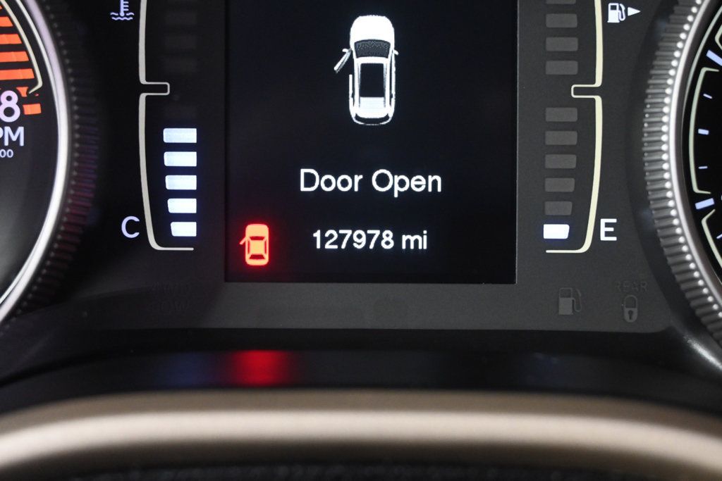 Used 2017 Jeep Cherokee Latitude w/ Cold Weather Group AWD/4WD image 26