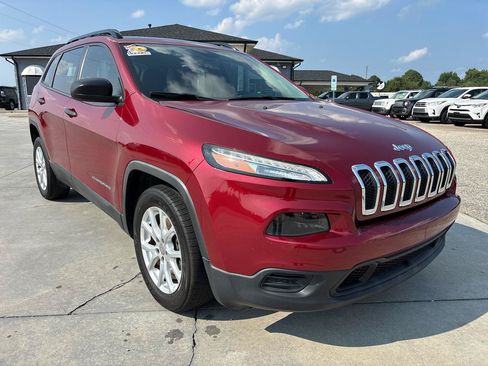 Used 2016 Jeep Cherokee Sport FWD image 2