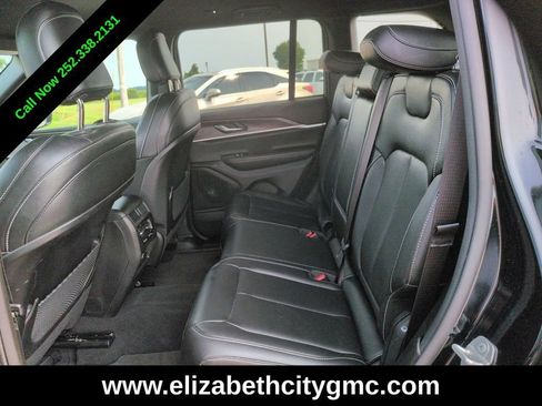 Used 2024 Jeep Grand Cherokee Limited w/ Trailer Tow Package AWD/4WD image 17