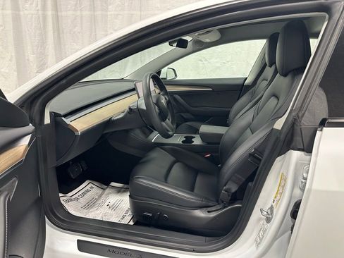 Used 2023 Tesla Model 3 Standard Range image 10