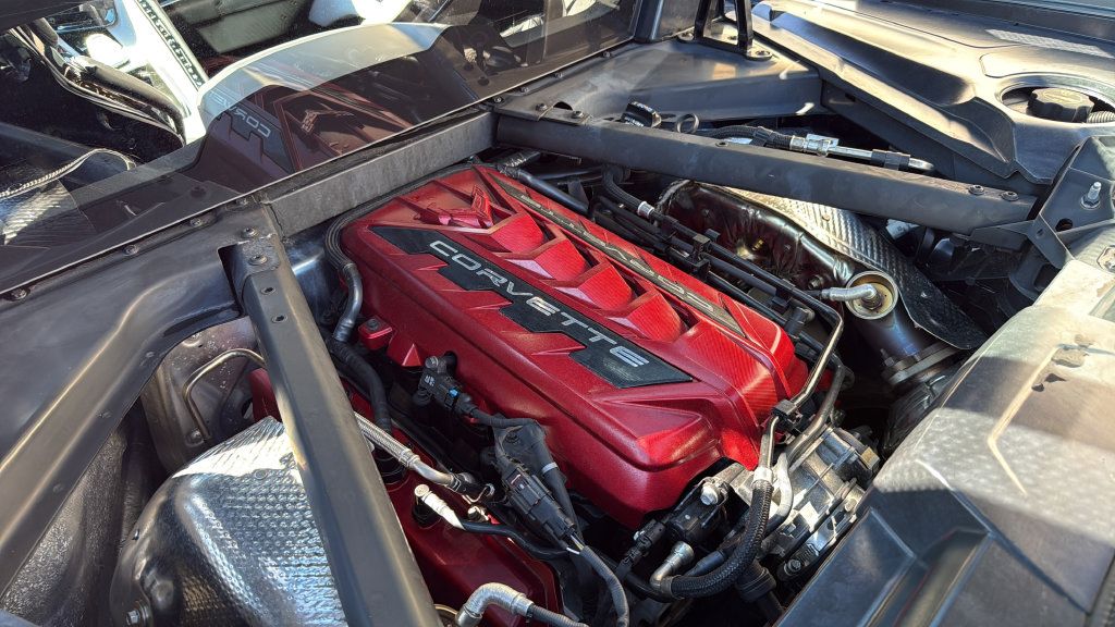 Used 2024 Chevrolet Corvette Stingray Preferred Cpe w/ Z51 Performance Package RWD image 19