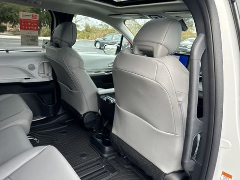 New 2025 Toyota Sienna XLE image 31