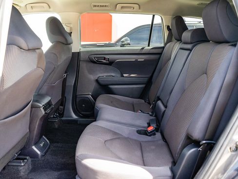Certified 2025 Toyota Highlander LE AWD/4WD image 18