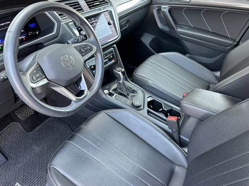 Used 2022 Volkswagen Tiguan SE AWD/4WD image 9