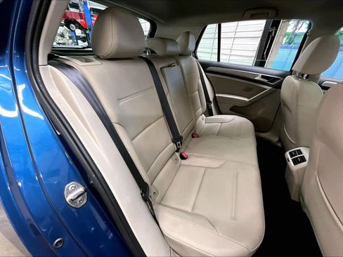 Used 2016 Volkswagen Golf SE FWD image 29