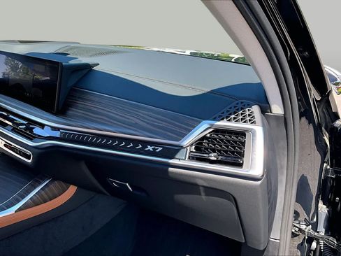 Certified 2025 BMW X7 xDrive40i AWD/4WD image 18