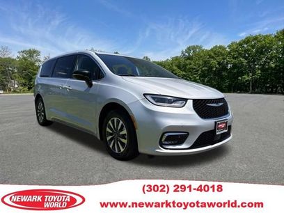 Used 2024 Chrysler Pacifica Limited