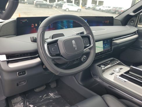 New 2026 Lincoln Navigator Reserve w/ Jet Appearance Package AWD/4WD image 14