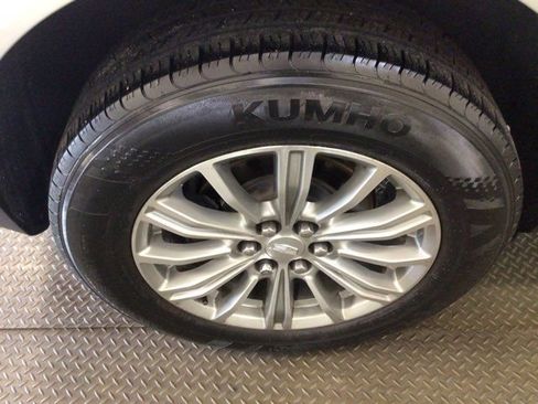 Used 2017 Cadillac XT5 Luxury w/ Driver Awareness Package AWD/4WD image 28