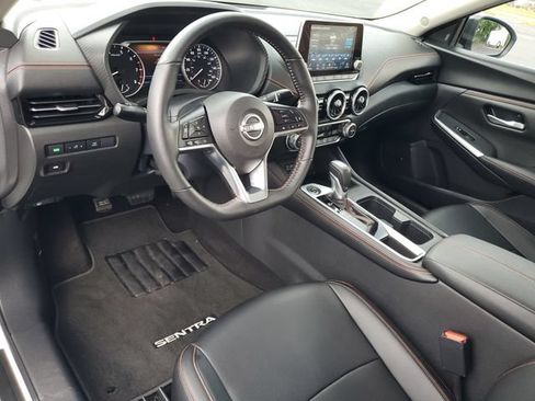 Used 2025 Nissan Sentra SR w/ SR Premium Package FWD image 18
