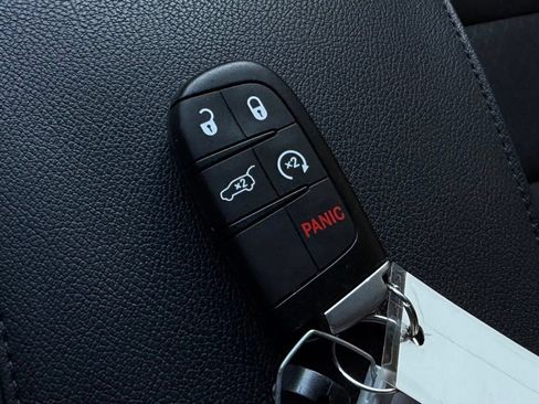 Used 2019 Jeep Grand Cherokee Laredo w/ Security & Convenience Group AWD/4WD image 27