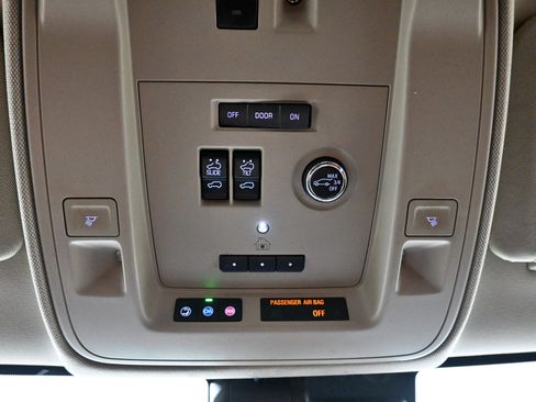 Used 2019 Cadillac Escalade Premium Luxury AWD/4WD image 19