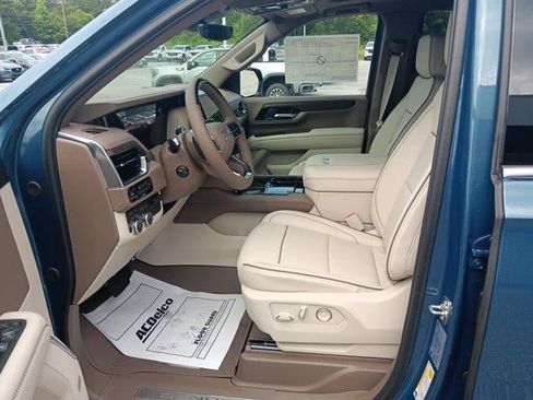 New 2026 GMC Yukon Denali w/ Denali Reserve Package AWD/4WD image 7