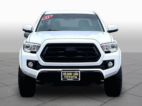 Used 2021 Toyota Tacoma SR5 w/ Technology Package image 3