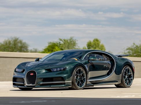 Used 2018 Bugatti Chiron image 3