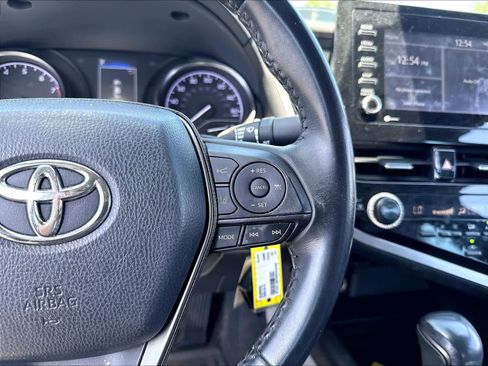 Used 2022 Toyota Camry SE FWD image 14