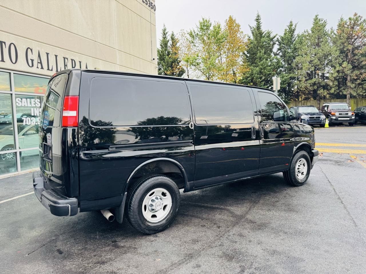 Used 2019 Chevrolet Express 2500 w/ Driver Convenience Package RWD image 5