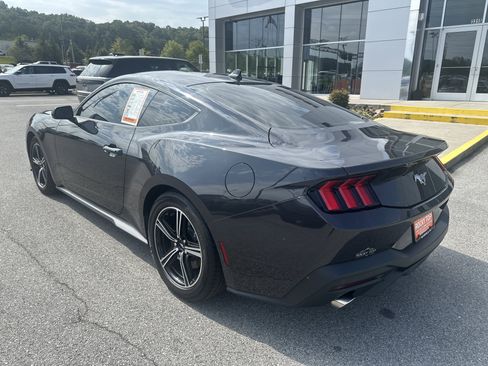 Used 2024 Ford Mustang Coupe image 9