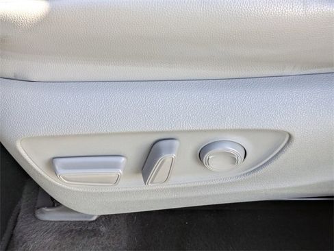 Used 2021 Toyota Highlander XLE image 22