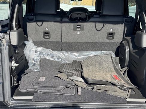 Used 2024 Jeep Wrangler Unlimited Rubicon image 31