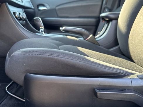 Used 2013 Dodge Avenger SE FWD image 13