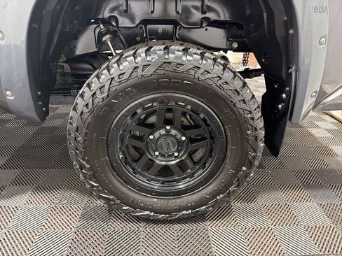 Used 2019 Toyota Tundra SR5 w/ SR5 Upgrade Package image 32