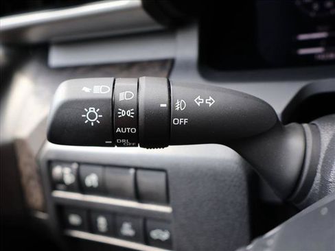 Used 2024 Toyota Tacoma Limited w/ Limited Package (LT) AWD/4WD image 14