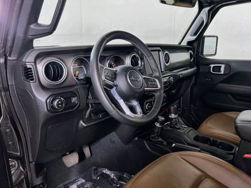 Used 2023 Jeep Gladiator Rubicon w/ Cold Weather Group AWD/4WD image 9