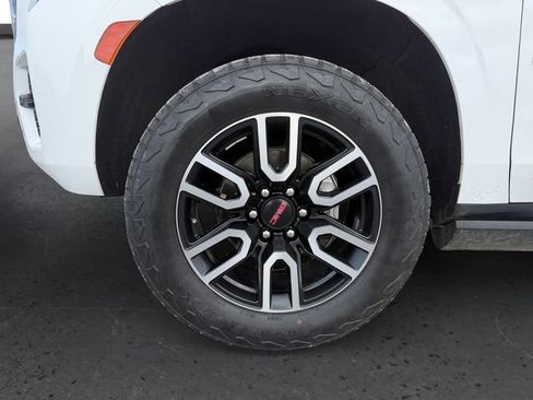 Used 2021 GMC Yukon XL AT4 w/ AT4 Premium Package image 9