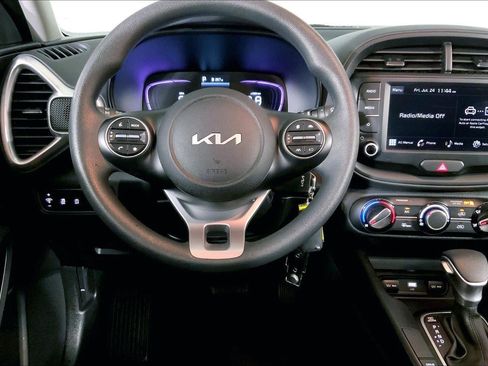 Certified 2025 Kia Soul LX w/ LX Technology Package FWD image 5