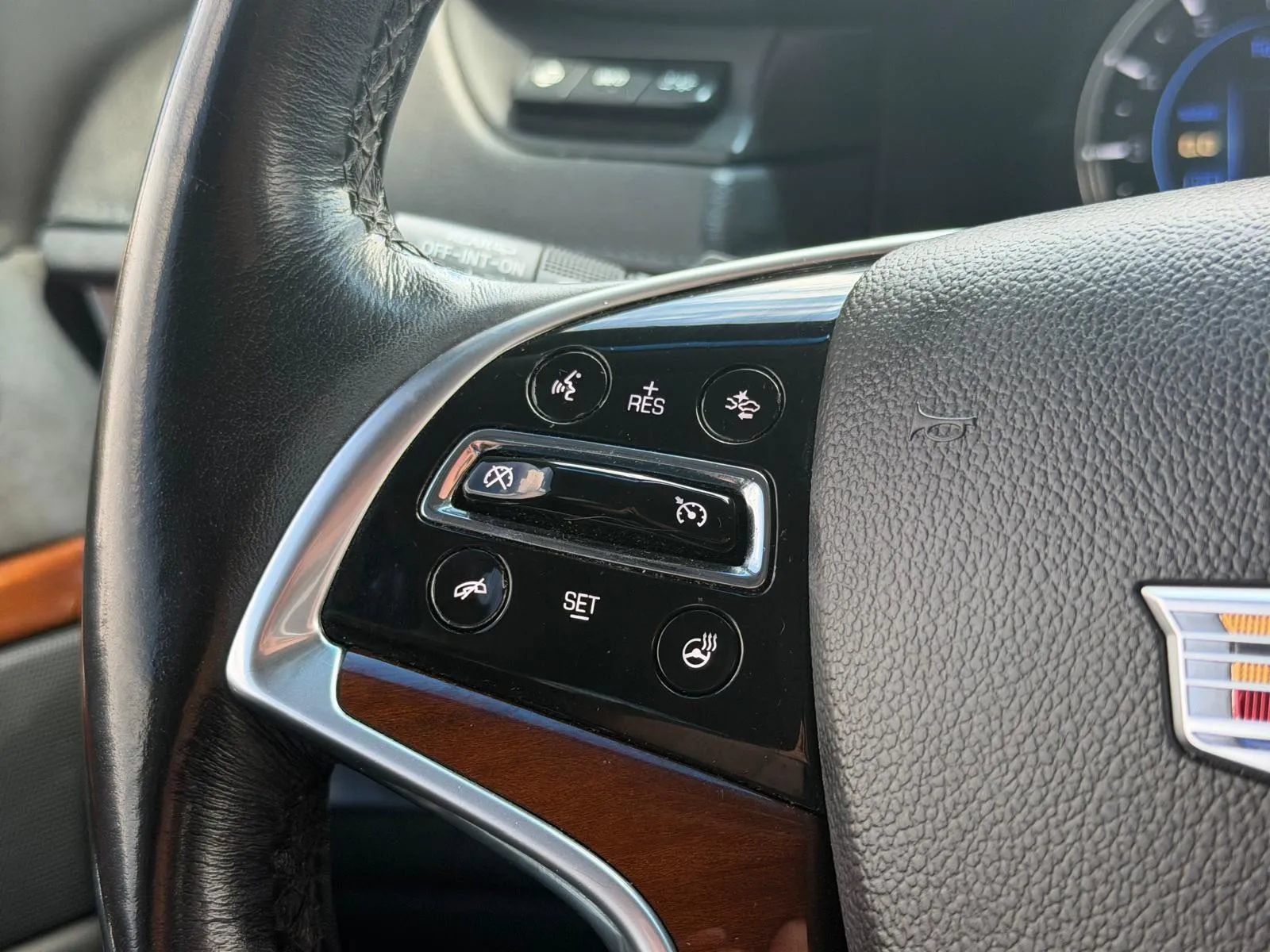 Used 2019 Cadillac Escalade ESV Luxury AWD/4WD image 18