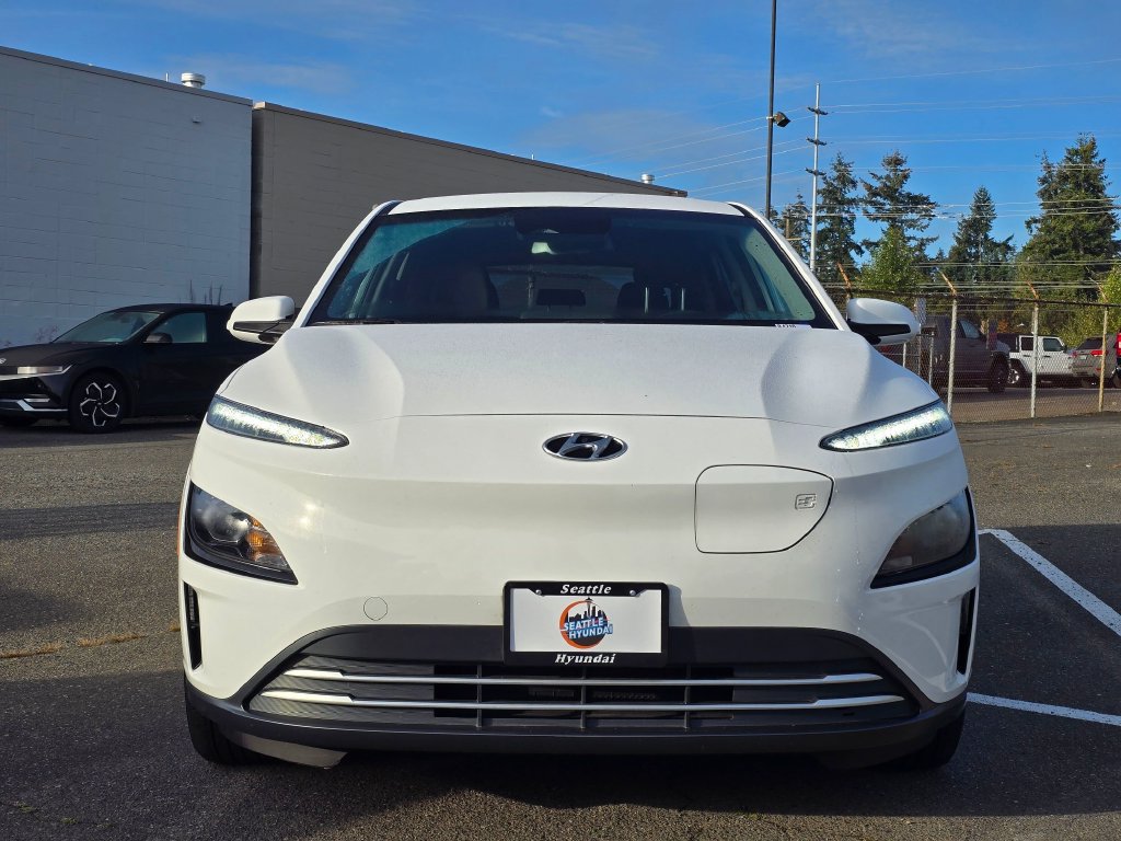Used 2023 Hyundai Kona SE FWD image 2