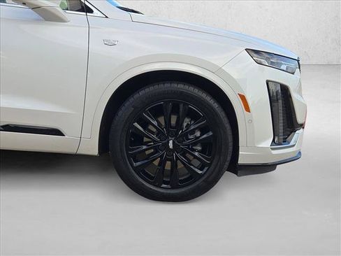 Used 2022 Cadillac XT6 Premium Luxury w/ LPO, ONYX Package FWD image 23