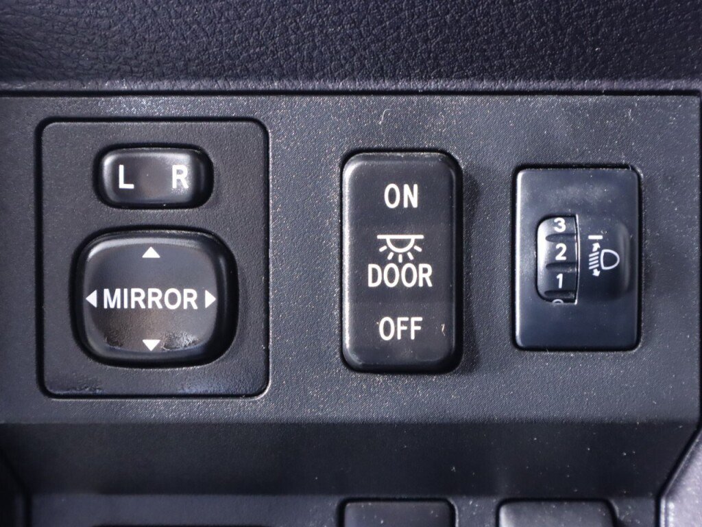 Used 2021 Toyota Tundra SR5 w/ SR5 Leather Package AWD/4WD image 10