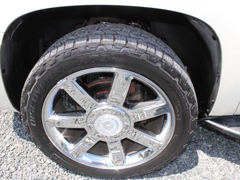 Used 2007 Cadillac Escalade ESV AWD w/ Information Package image 28
