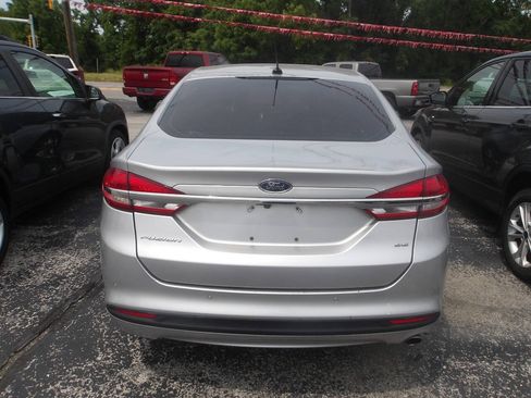Used 2017 Ford Fusion SE w/ Fusion SE Technology Package FWD image 5