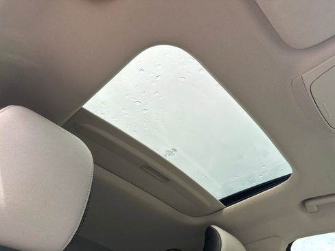 Used 2019 Ford Fusion SE w/ Equipment Group 151A FWD image 9