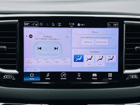 Used 2023 Chrysler Pacifica Touring-L image 21