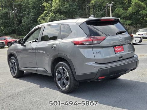 Used 2024 Nissan Rogue SV AWD/4WD image 3