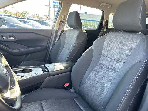 Used 2025 Nissan Rogue SV image 17