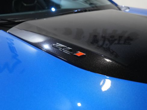 Used 2021 Chevrolet Camaro ZL1 RWD image 13