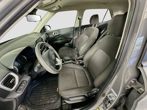 Used 2021 Hyundai Venue SE FWD image 13
