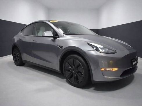 Used 2025 Tesla Model Y Long Range image 7