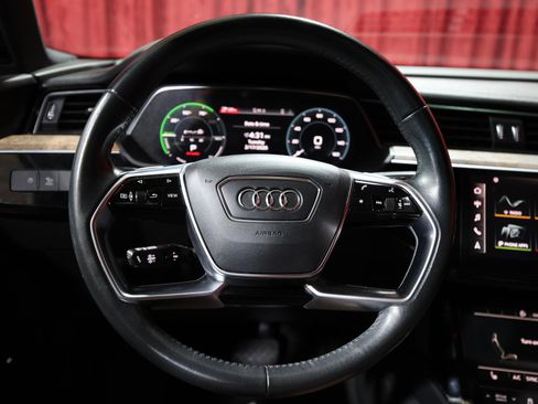 Used 2021 Audi e-tron Premium w/ Convenience Plus Package image 17