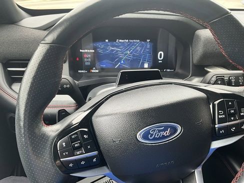 Used 2025 Ford Explorer ST image 5