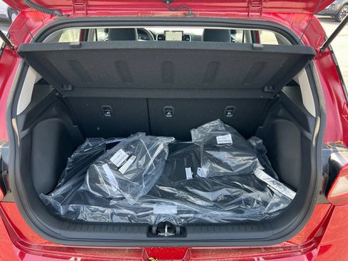 Used 2025 Hyundai Venue Limited FWD image 18