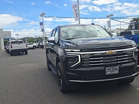 New 2026 Chevrolet Suburban Premier w/ Sun And Tow Package AWD/4WD image 4