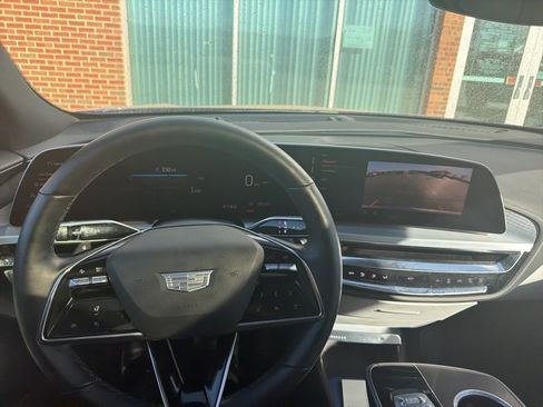 Used 2024 Cadillac Lyriq Luxury image 12