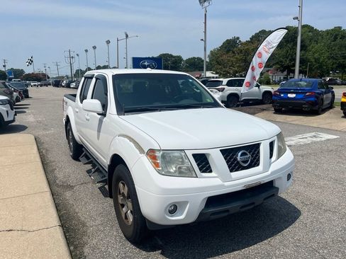 Used 2011 Nissan Frontier PRO-4X AWD/4WD image 2
